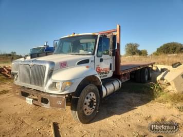 Main image International 7400